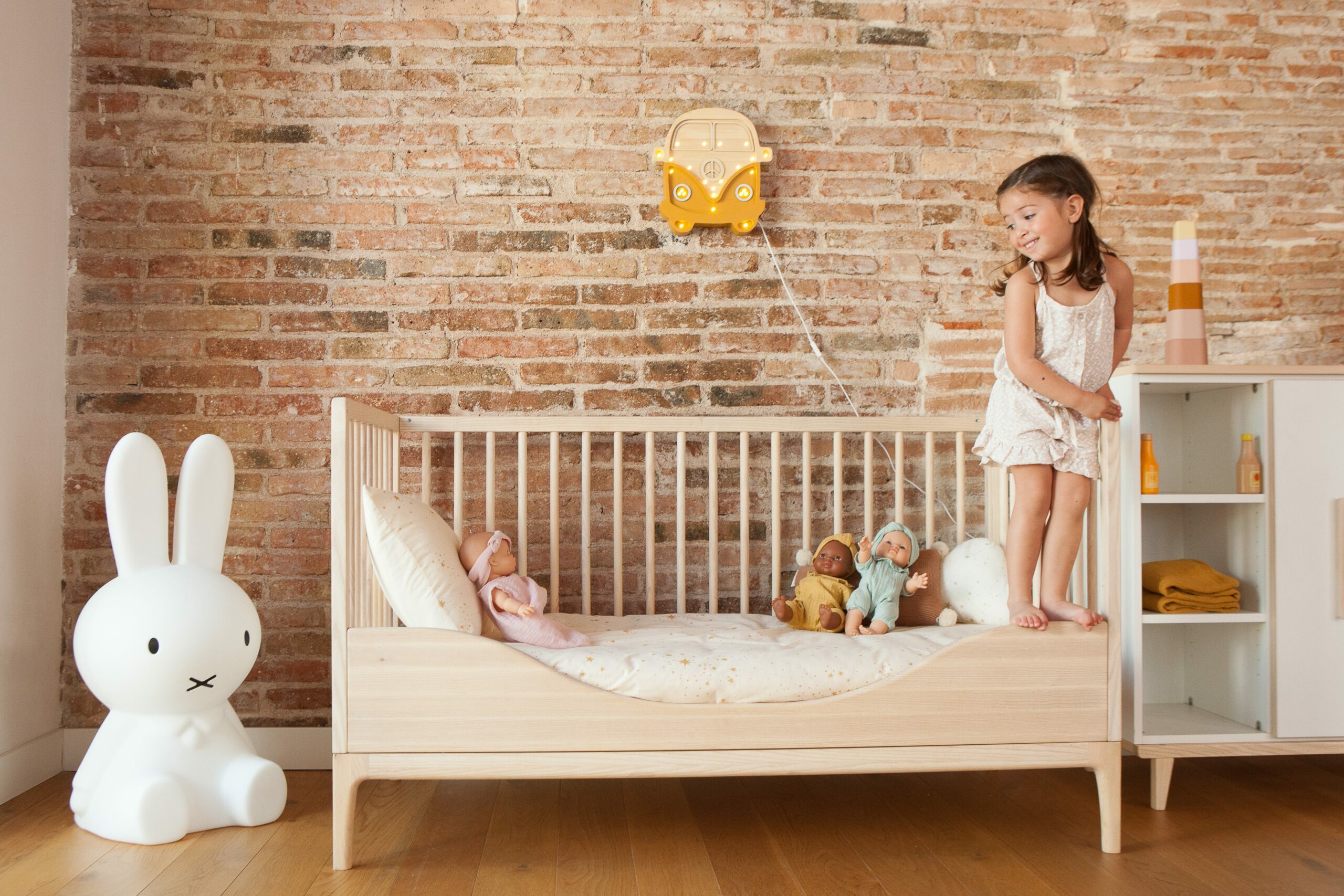 Oak baby outlet bed